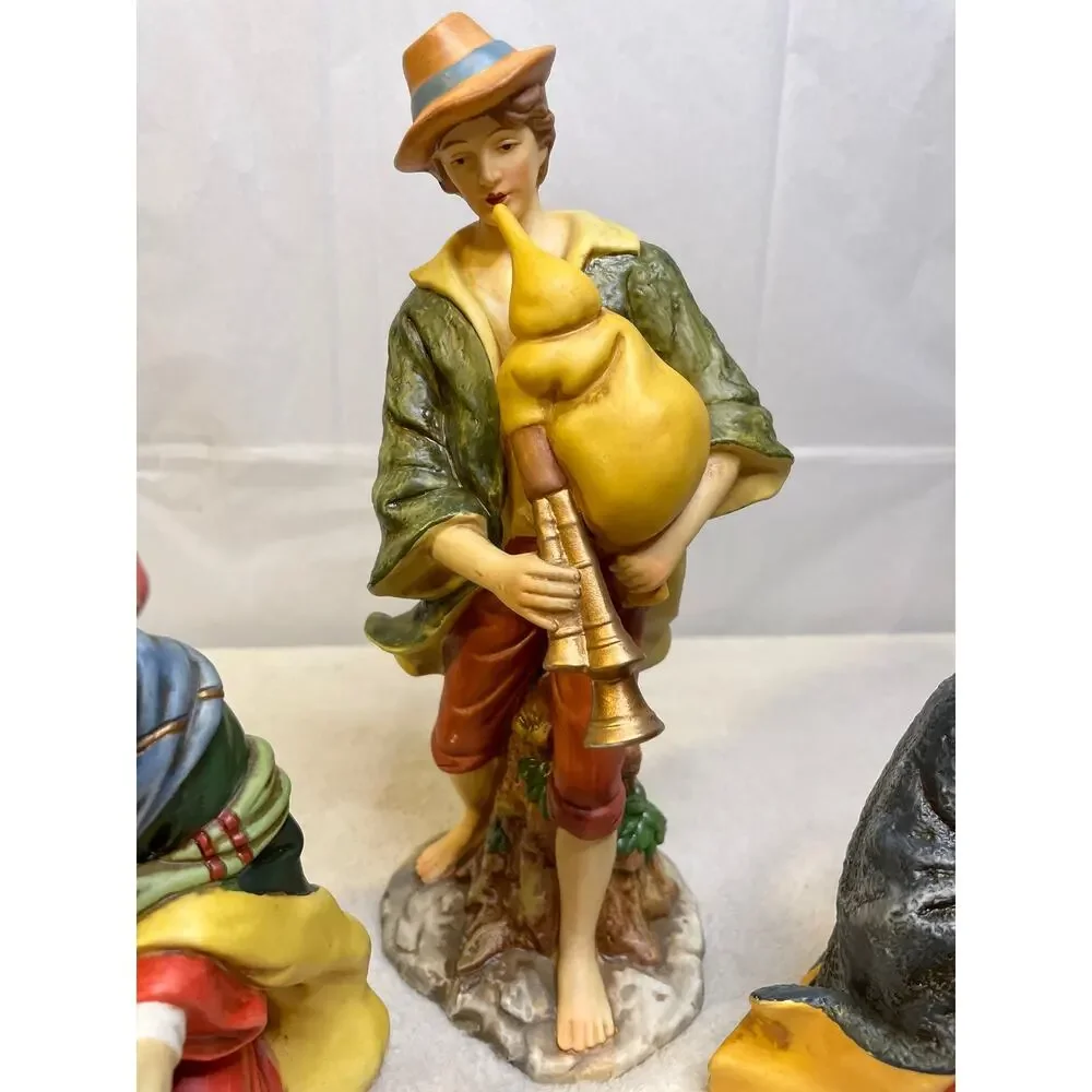 Vintage Grandeur Noel O' Well 5 Piece Nativity Set